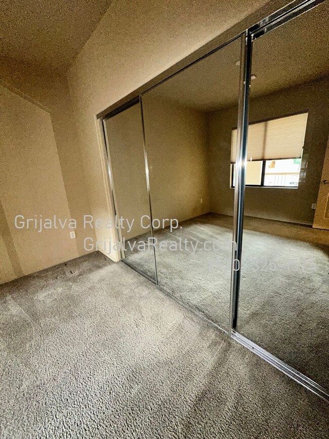 Building Photo - 2 Bed, 2 Bath Condo in Foothills Gated Com...