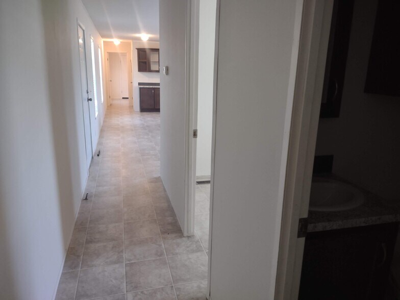 Building Photo - 2304 Wellington Green Dr