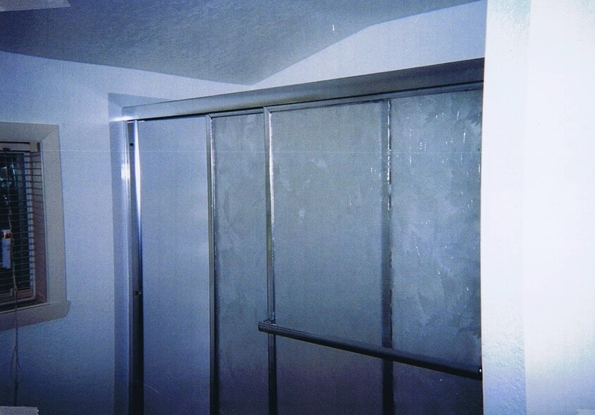 Building Photo - 252 E North Ave