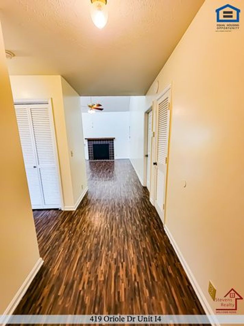 Building Photo - 419 Oriole Dr