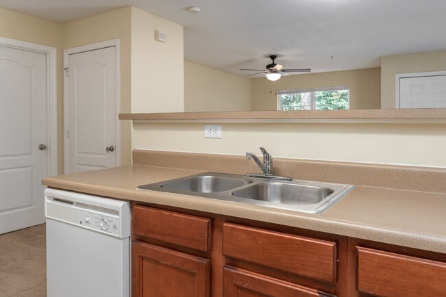 Building Photo - Hey Asheboro....1 Bedroom 1 Bath $1099/mo - $0-Deposit $0-Application