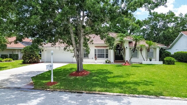 Building Photo - 1193 SW Live Oak Cove