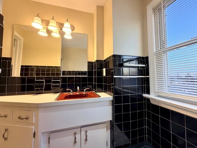 Building Photo - 12 Clark Ln