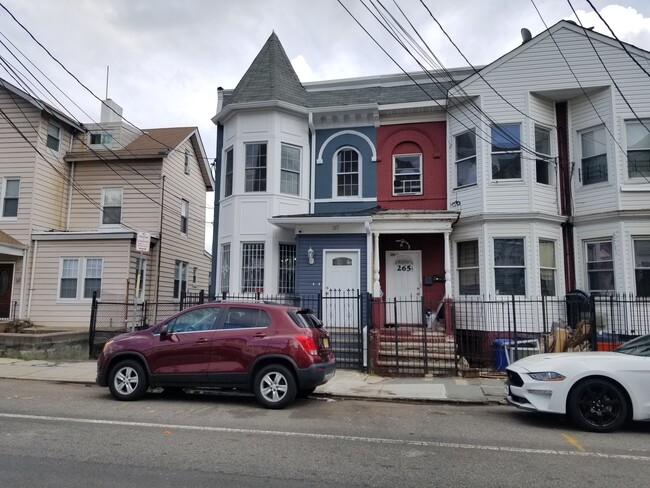 Front View - 267 Garside St