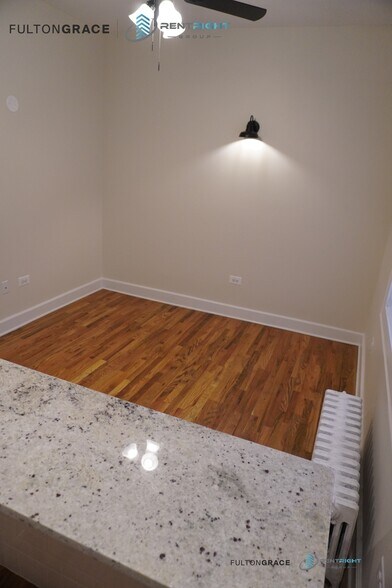 Building Photo - 2063 W Lawrence Ave