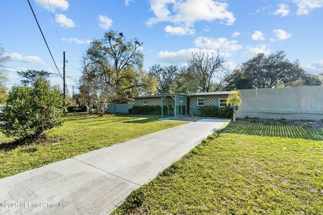 Building Photo - 6204 Commodore Dr