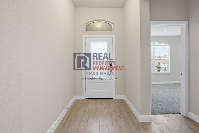 Building Photo - Spacious 4 Bedroom Home with Functional Layout