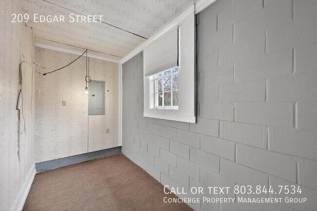 Building Photo - 209 Edgar St