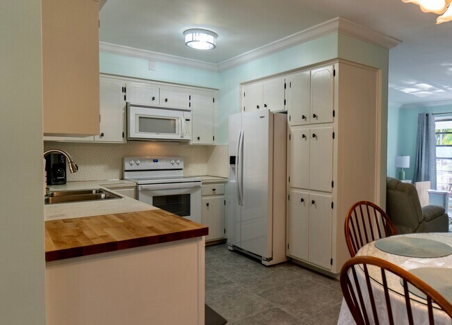 Building Photo - 3693 NE 20th Ave