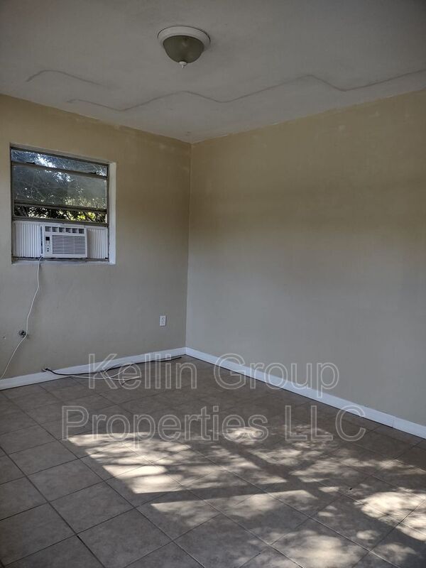 Building Photo - 157 E Northside Dr