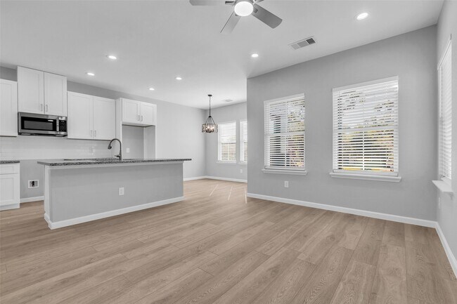 Building Photo - 4905 Paula St