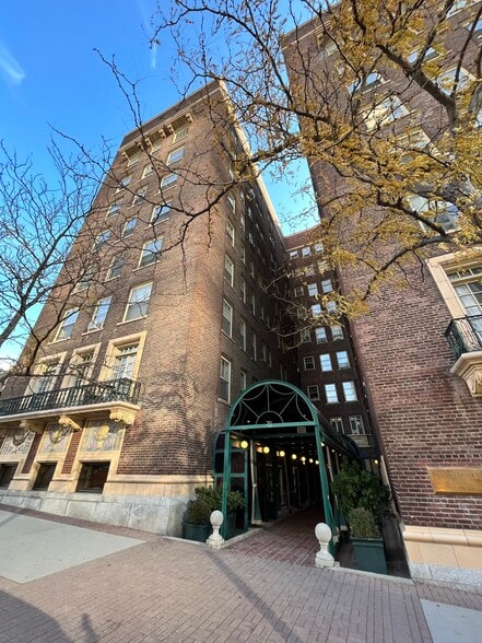 Historic Downtown Charm - 29 State St