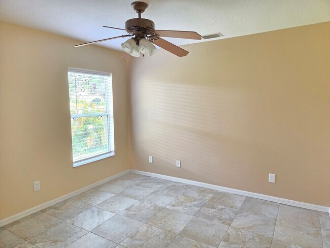 Building Photo - Immaculate 3Bed/2Bath Home-Spacious~Two-Ca...