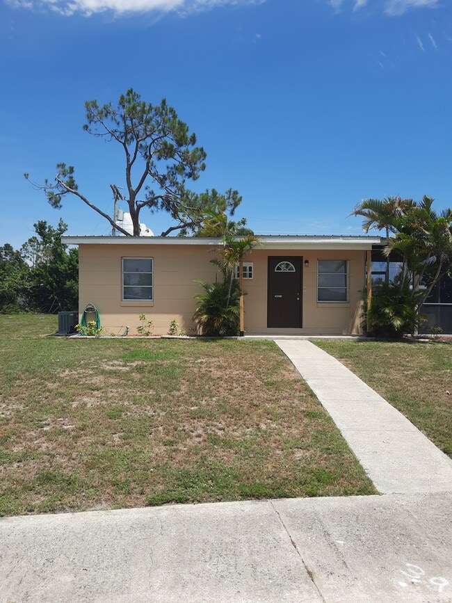 Building Photo - 3108 Crestwood Dr