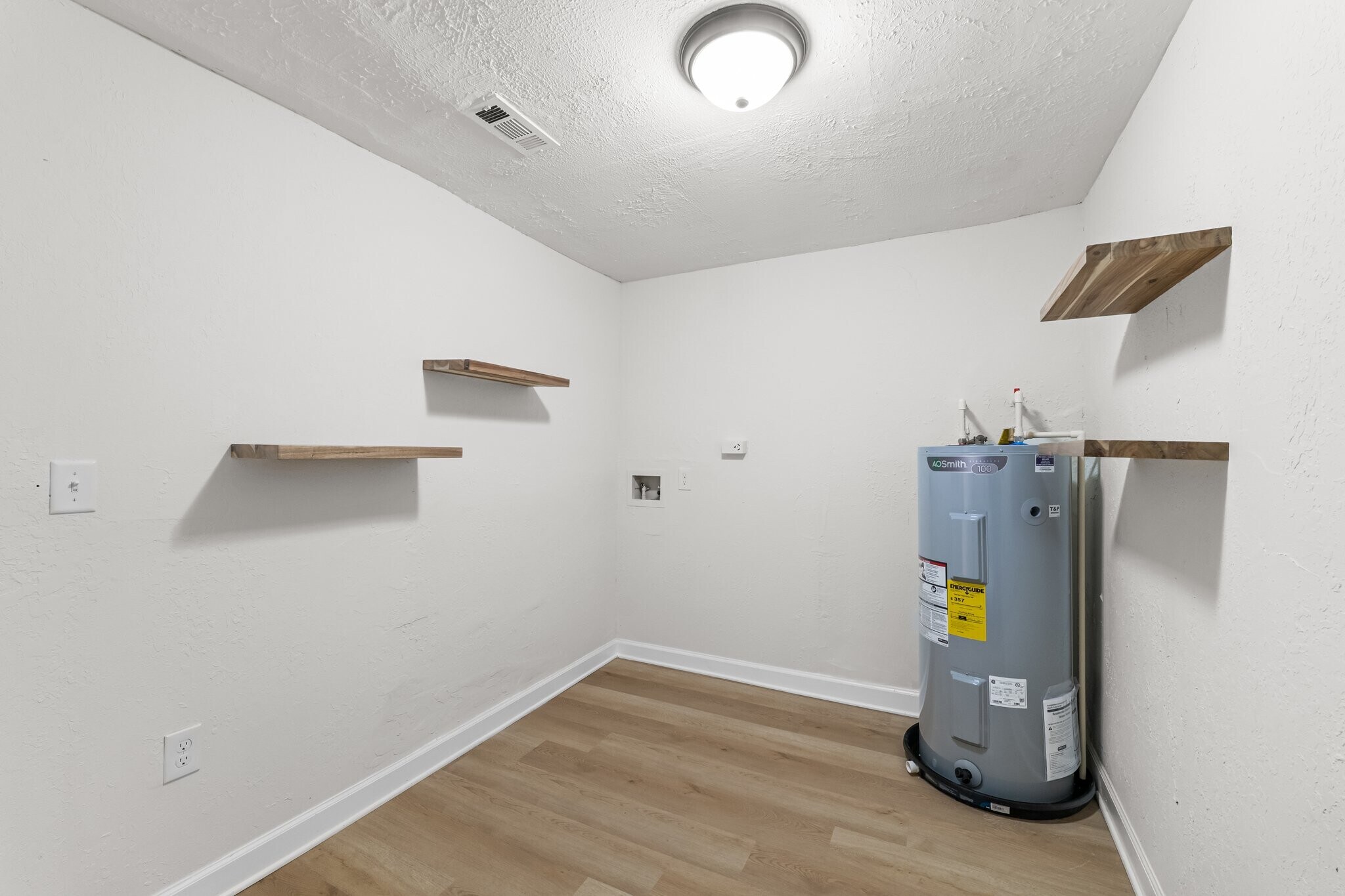 Building Photo - 1951 W 19th St