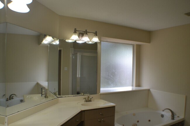 Building Photo - 12827 Fox Arrow Ln
