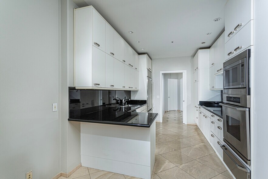 Building Photo - 700 Front St