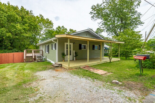 Exterior - 219 Vreeland St