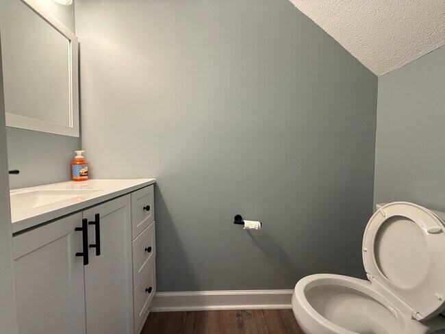 Building Photo - 2 Bedroom 1.5 Bath Townhome located in Greeneville, TN