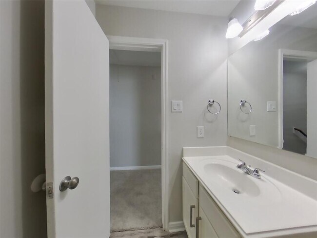 Building Photo - 2119 Summit Meadow Dr
