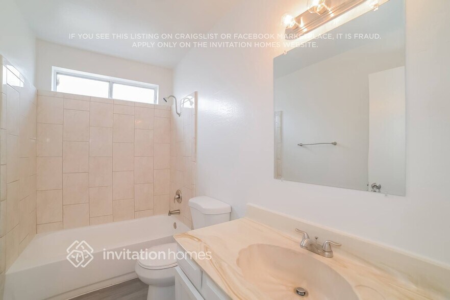 Building Photo - 4823 S Roberts Rd
