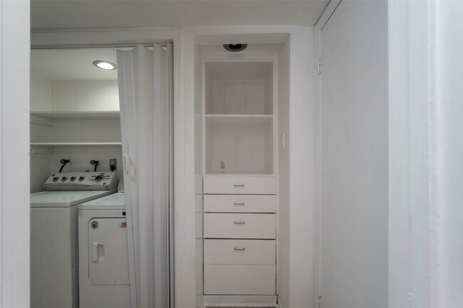 Building Photo - 6311 Riverview Way