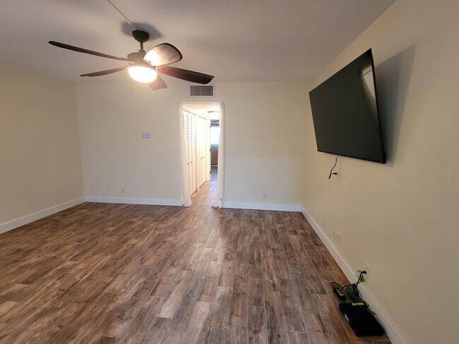 Building Photo - 1340 NE 28th Ave