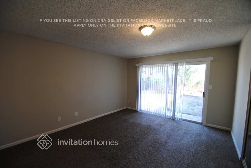 Building Photo - 2742 S Las Palmas