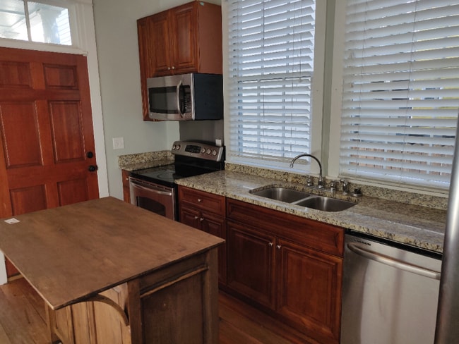 Building Photo - Renovated Historic Charleston Single