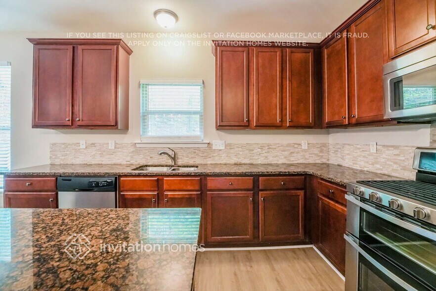 Building Photo - 3800 Aspen Springs