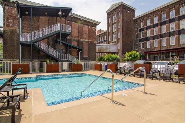Building Photo - Expansive Historic Loft in the Heart of Germantown