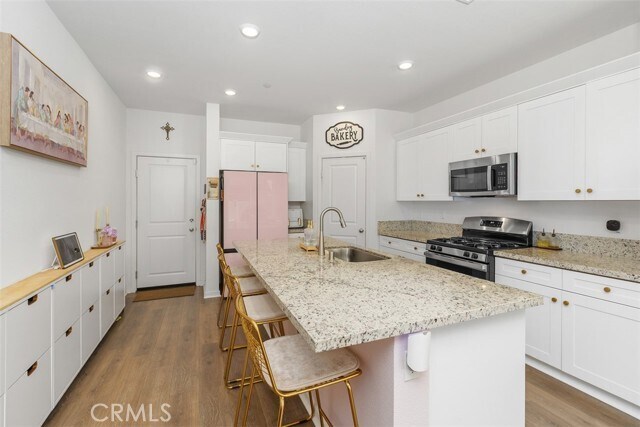 Building Photo - 32600 Manhattan Ave