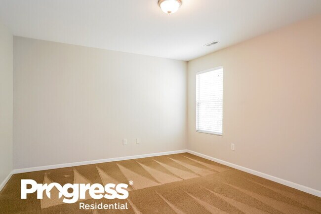 Building Photo - 706 Calavaras Ln