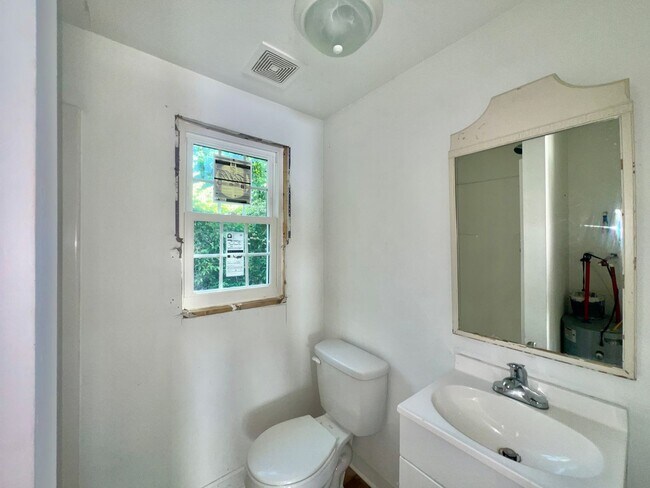 Building Photo - Affordable Studio Near Downtown Myrtle Beach – Some Utilities Included! – $1,100/Month