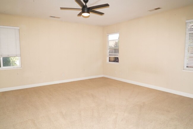 Building Photo - Beautiful 4 bed/ 3.5 bath in Natomas!