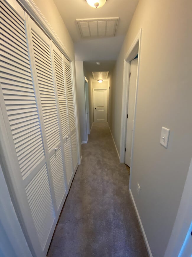 Building Photo - 617 Rockland Dr