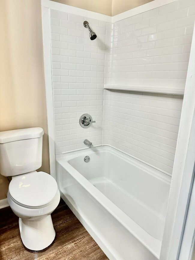 Building Photo - 305 N 40th Ave