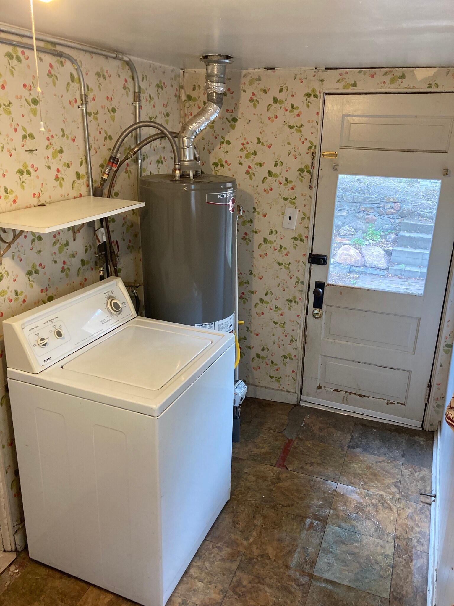 Laundry room - 120 N Chestnut St