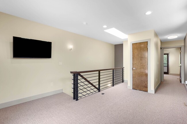 Building Photo - LUX 4BD, 5BA SloHi Home with Finished Base...