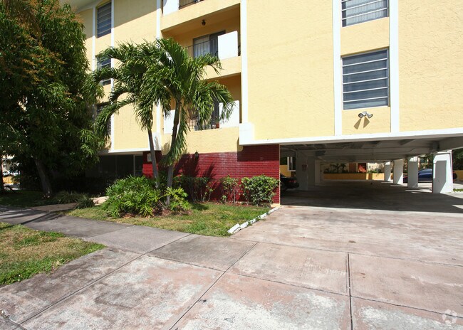 Building Photo - 131 Menores Ave