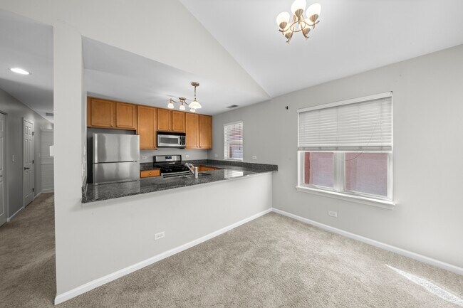 Building Photo - 649 W Elm St