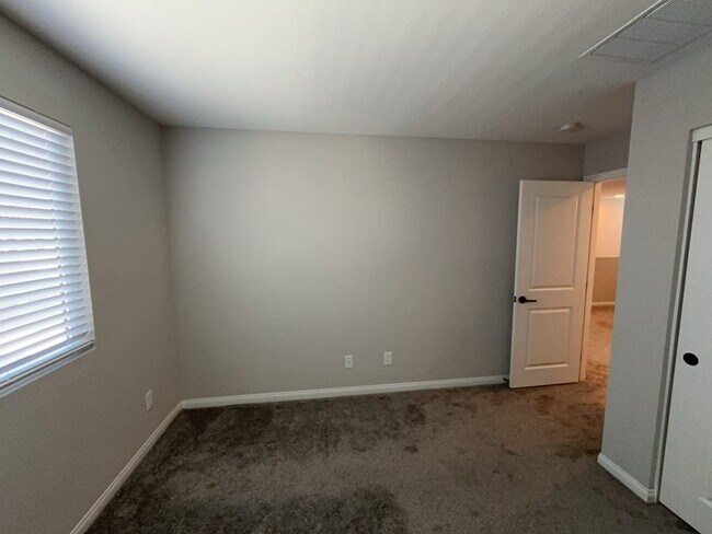 Building Photo - 2122 Bethesda Fountain Rd