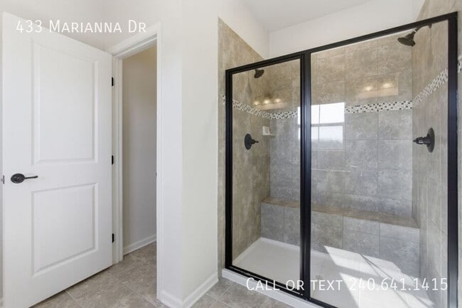 Building Photo - 433 Marianna Dr