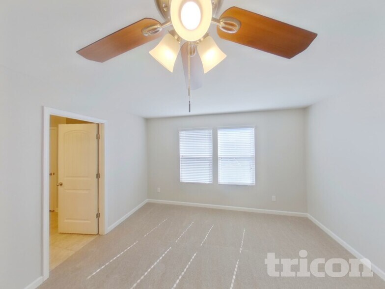 Building Photo - 2541 Miranda Dr