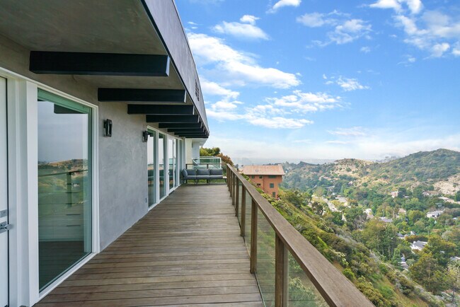 Building Photo - 2235 Gloaming Way