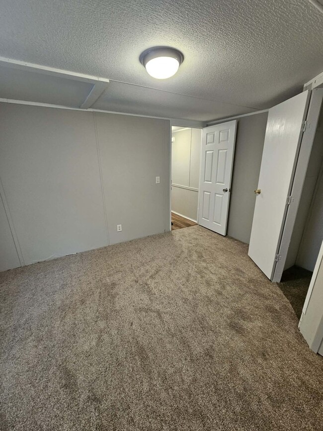 Building Photo - Bentwood Mobile Home Park
