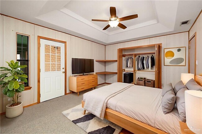 Building Photo - 22 8th