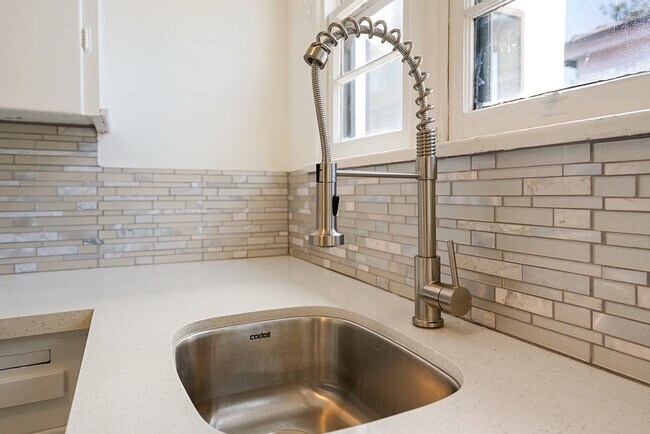 Building Photo - 9506 National Blvd