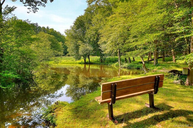 Building Photo - 16 Old Post Rd