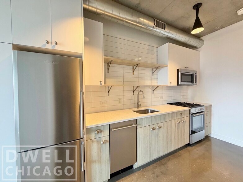 Building Photo - 110 W Chicago Ave